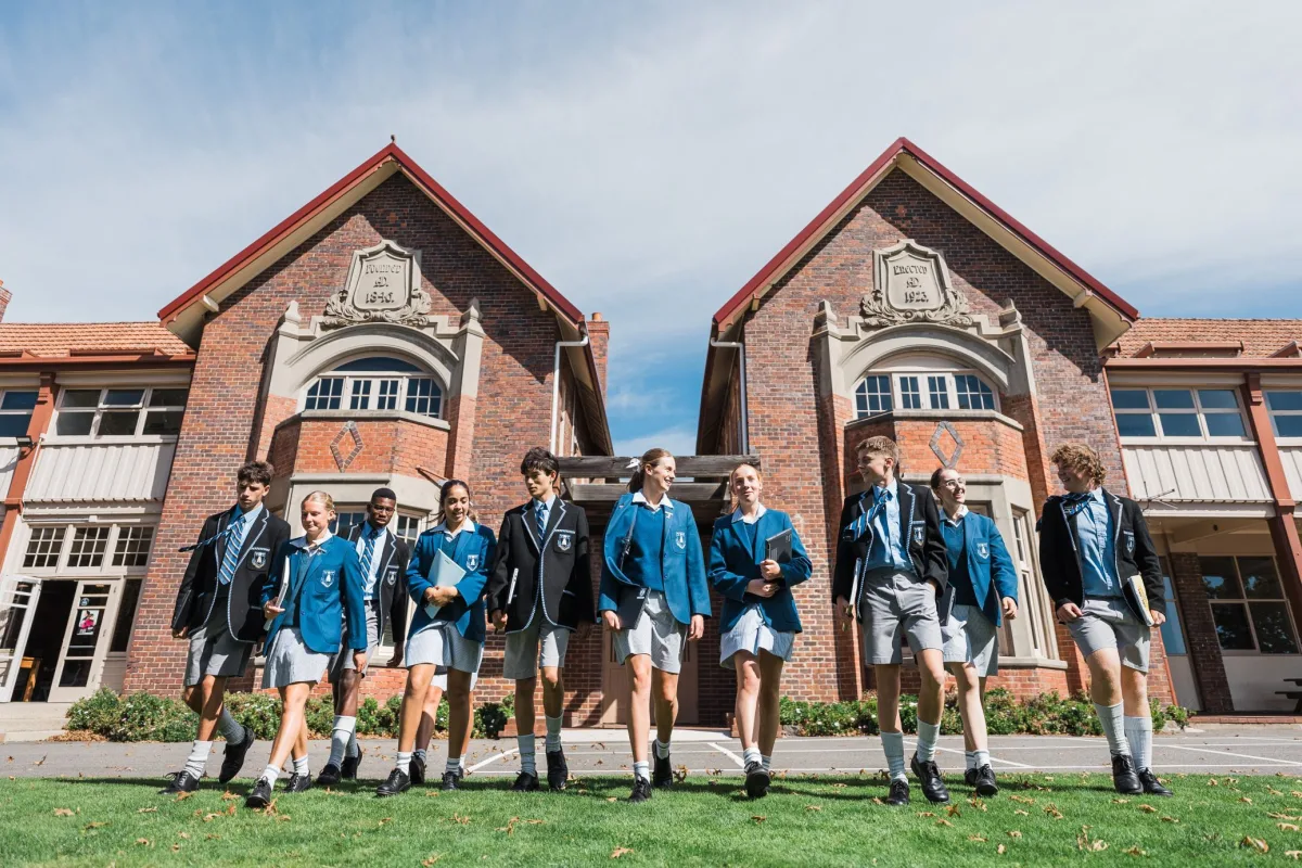 WALKING 20250325 Grammar HS Stock 477