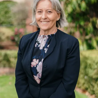 Ms Elizabeth Hovasapian